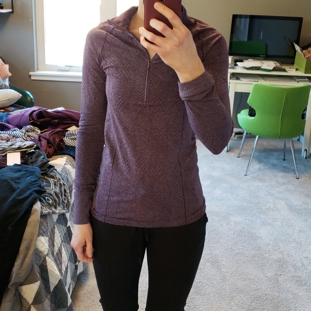1/2 zip pullover, tag says brand is moving comfor